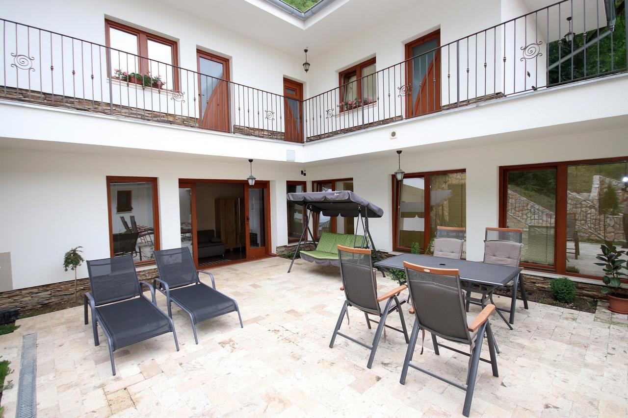 Penzion Kallai A Vinaren Filakovo Exterior photo